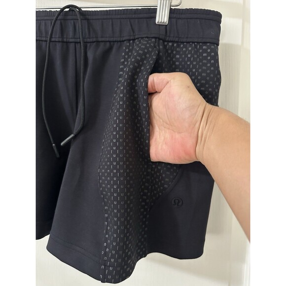 Lululemon Embossed Panel HR Short 4” Textured Logo Size M Black BLK 56761. - Picture 3 of 9
